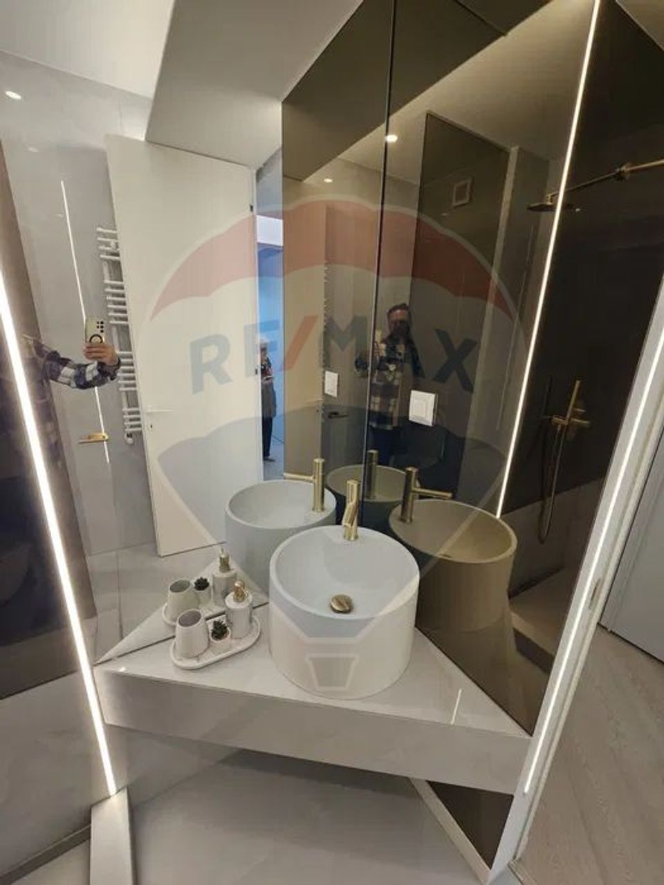 De inchiriat apartament 3 camere in Cortina North - Premium