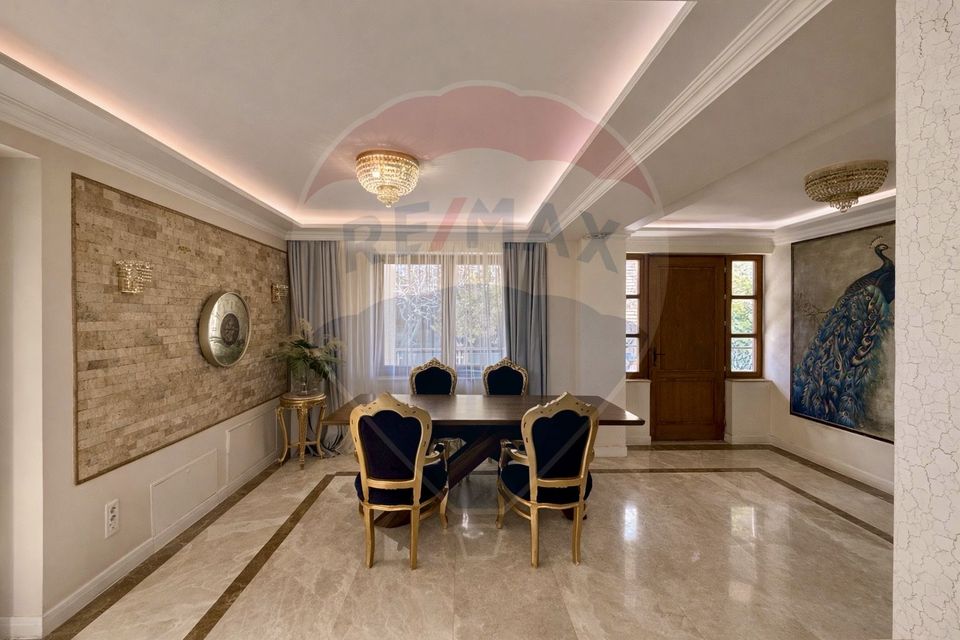 Vila / Casa de lux de vanzare  1000mp teren Str. Primaverii Constanta