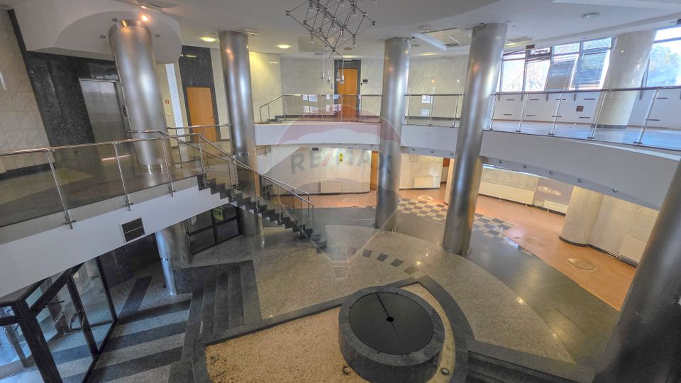 De inchiriat spatiu comercial ultracentral, Piata Revolutiei - Bacau