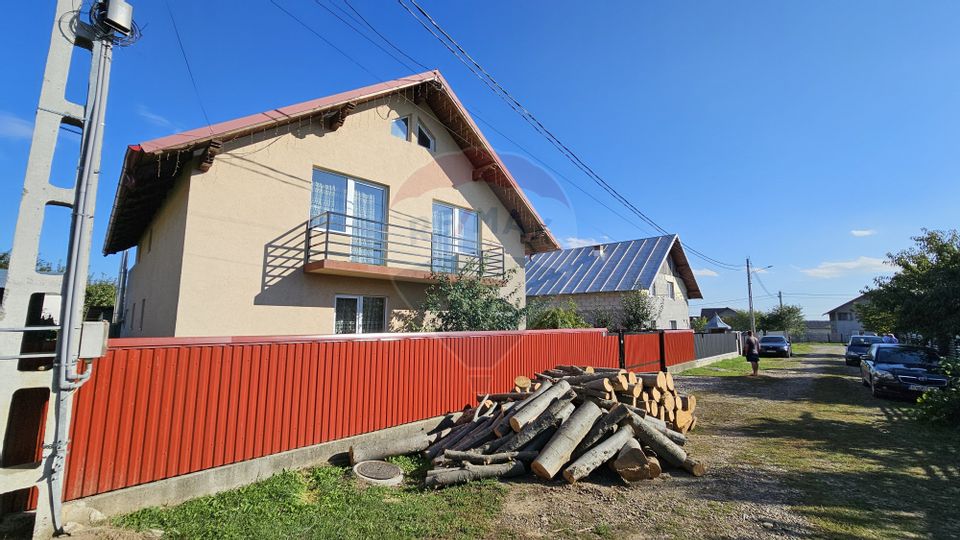 Casă / Vilă cu 7 camere de vanzare in Mihoveni, Suceava