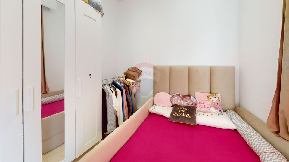 Vila in complex rezidential, multiple locuri joaca & piscina