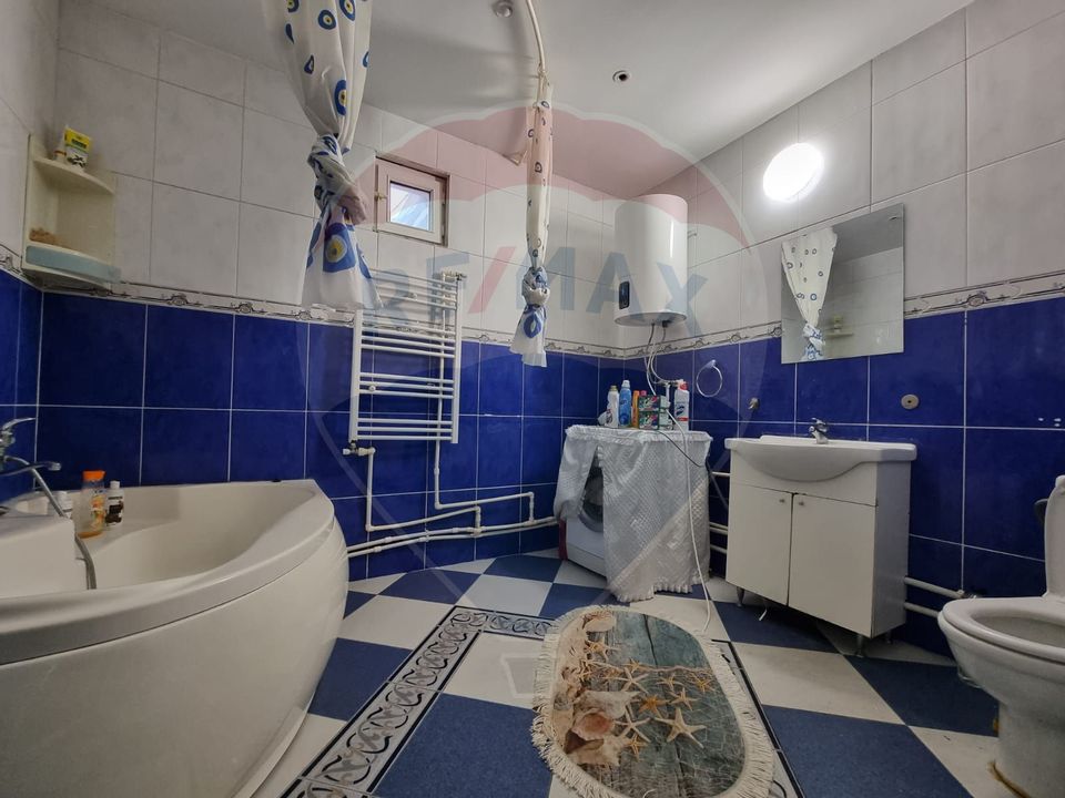 Casă / Vilă cu 4 camere de închiriat în zona Delfinariu