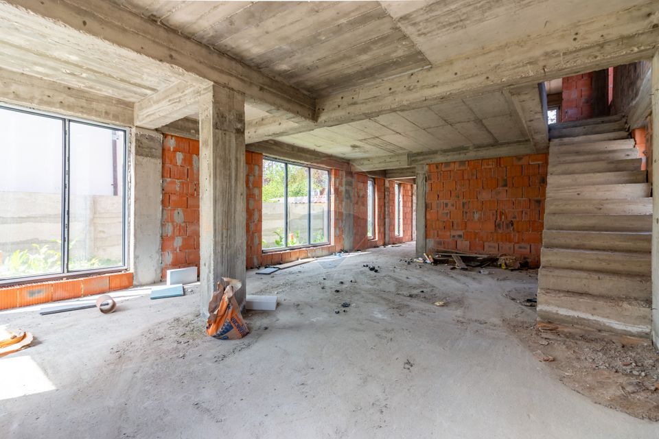 Casa / Vila la rosu in Chitila / Strada Rudeni - teren 264 mp