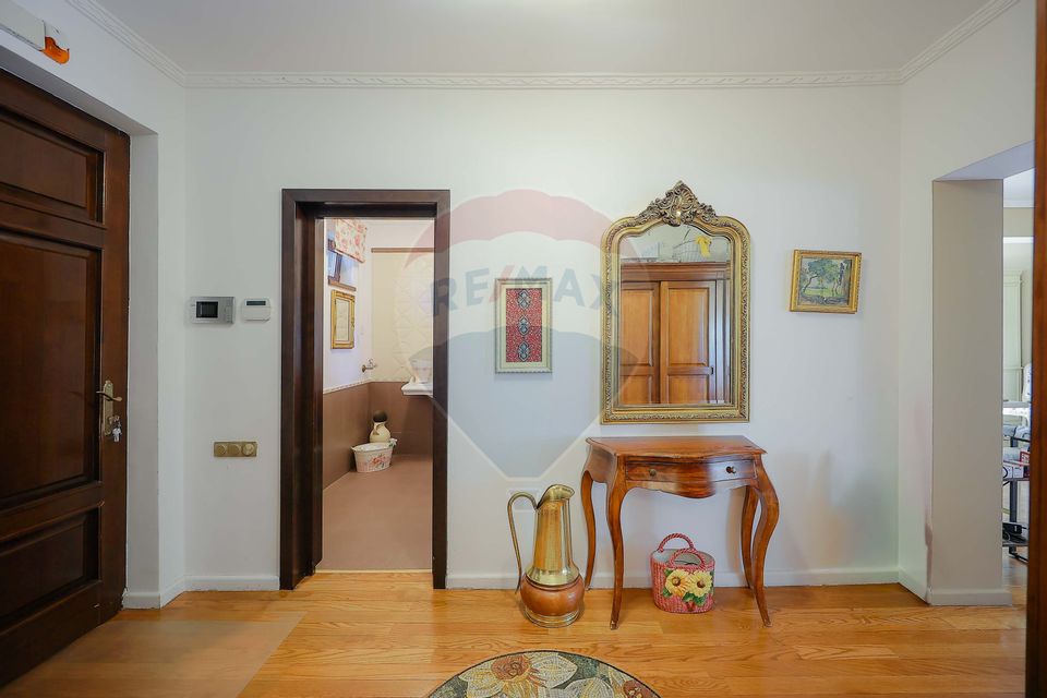 Casă / Vilă cu 5 camere de vânzare în zona Dealuri Oradea