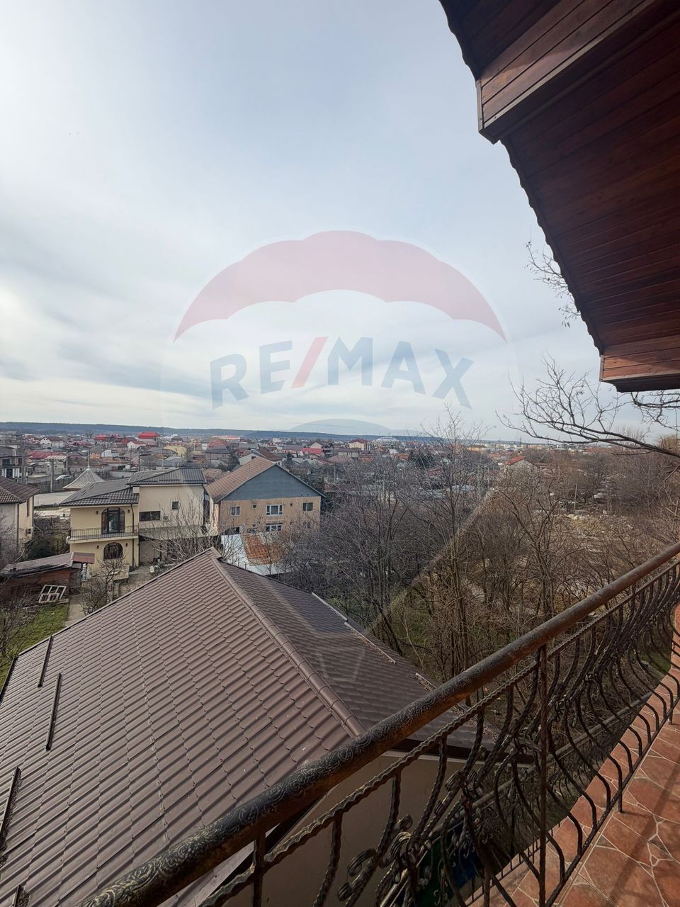 5 room House / Villa for sale, 1 Mai area