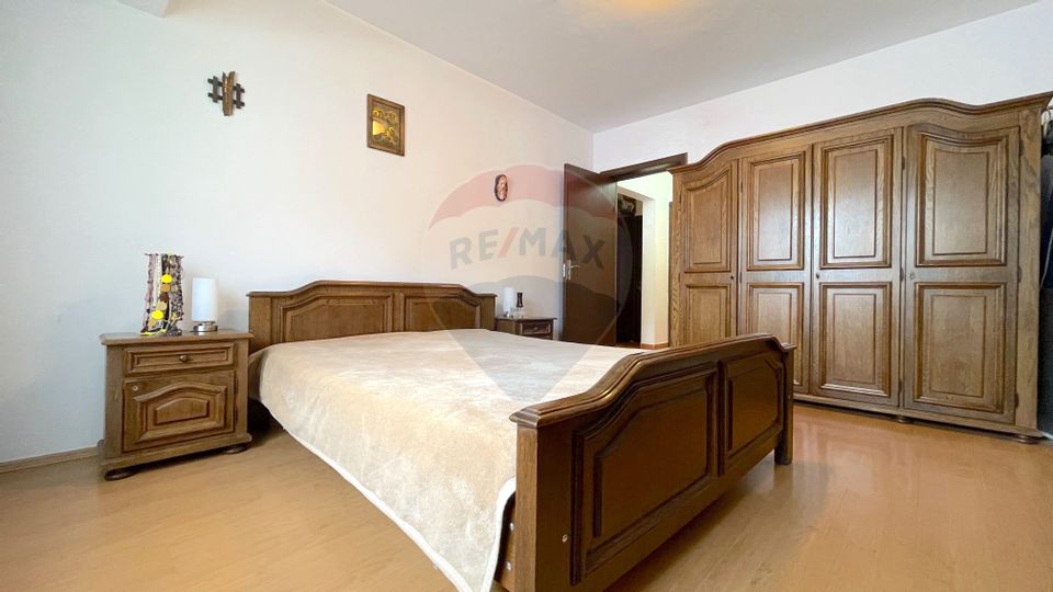 Apartament cu 3 camere de vânzare în Brașov, zonă centrală