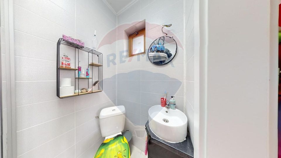 Apartament cu 3 camere, Curte proprie, Pod si Parcare-De Inchiriat