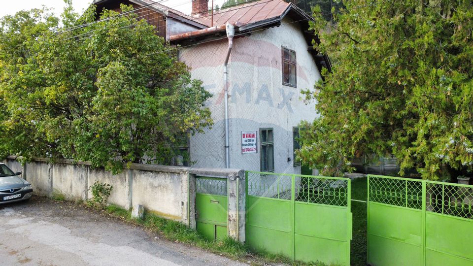 Teren cu Casa Bătranească 9512 Mp Campulung Moldovenesc Str. Bradului