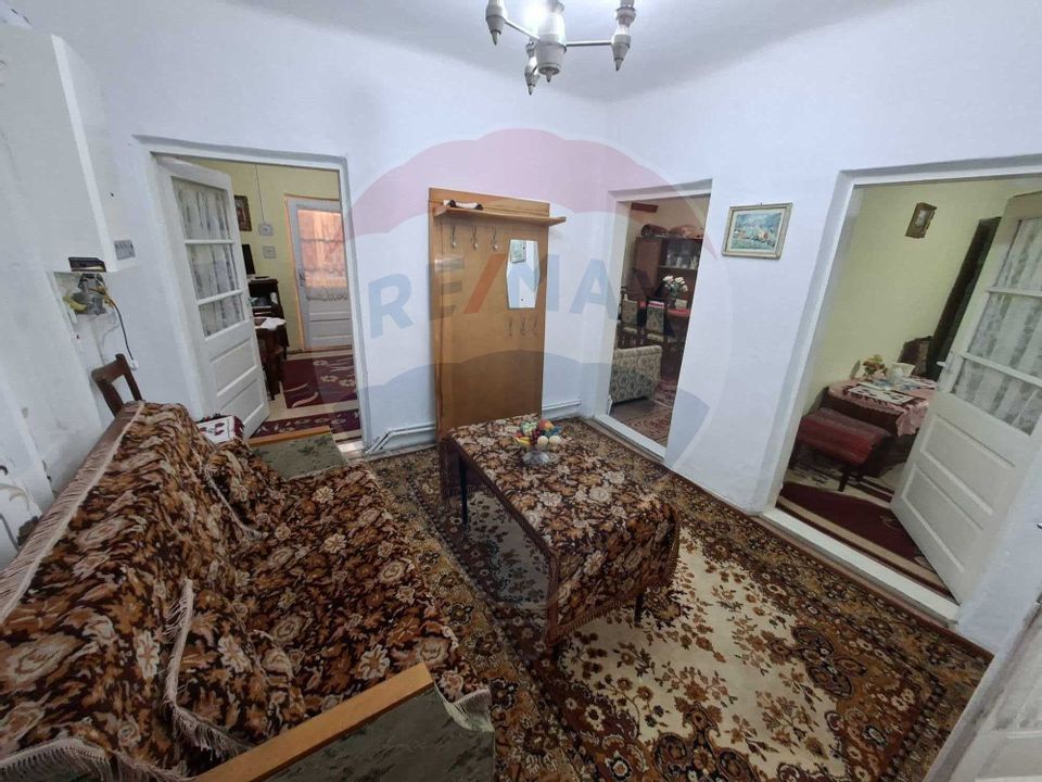 Casă de vânzare, Buhuși — 80 mp, teren 410 mp