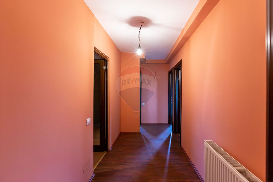 10 room House / Villa for sale, Serbanesti area