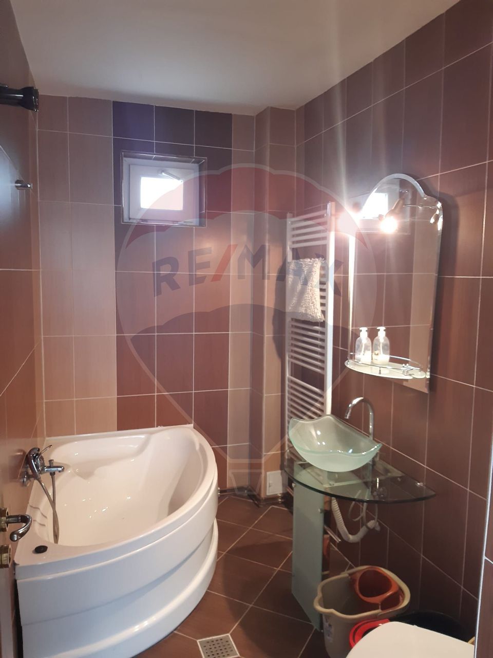 Casă / Vilă cu 7 camere de vânzare în zona Bran-Tohanita