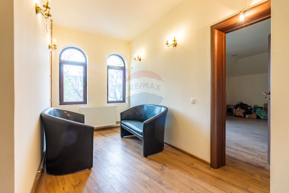 259sq.m Office Space for rent, P-ta Sfanta Vineri area