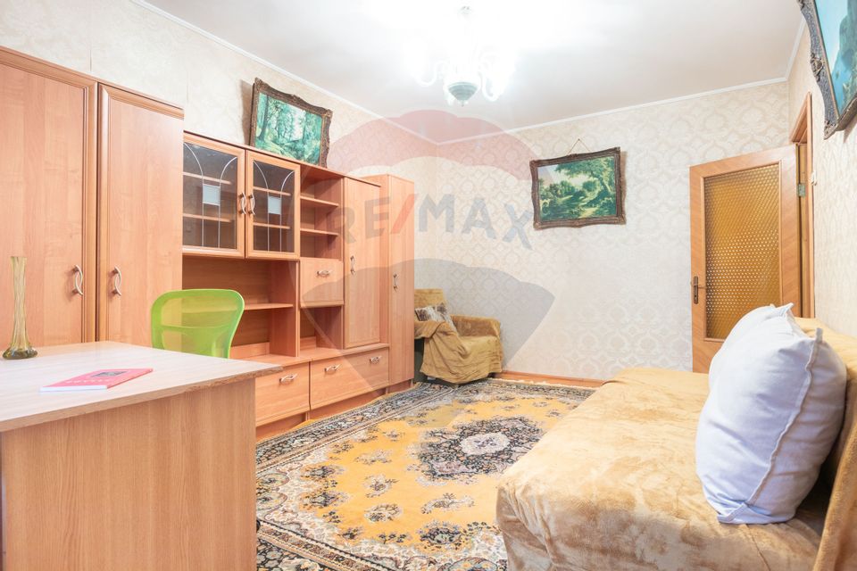 Classic studio, Titulescu - Victoriei Square