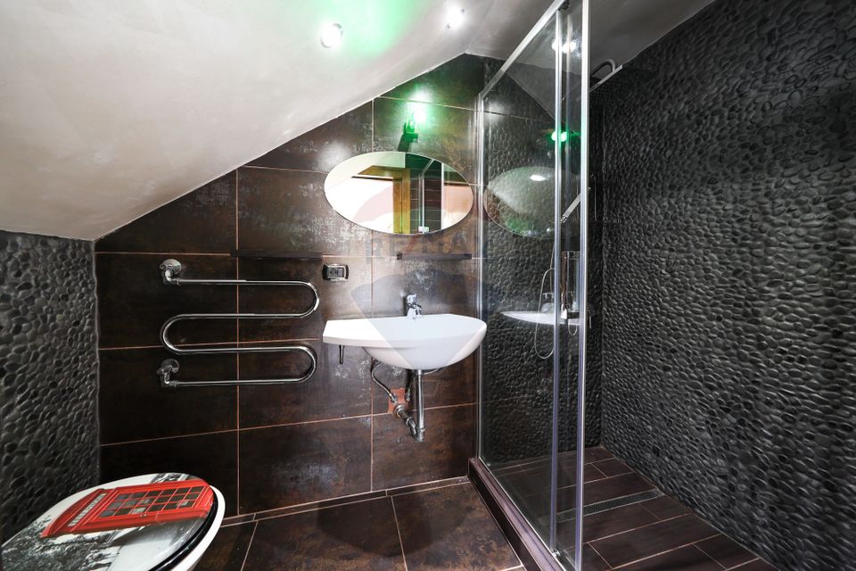 Conac, proprietate unica, in mijlocul naturii, Sacele!