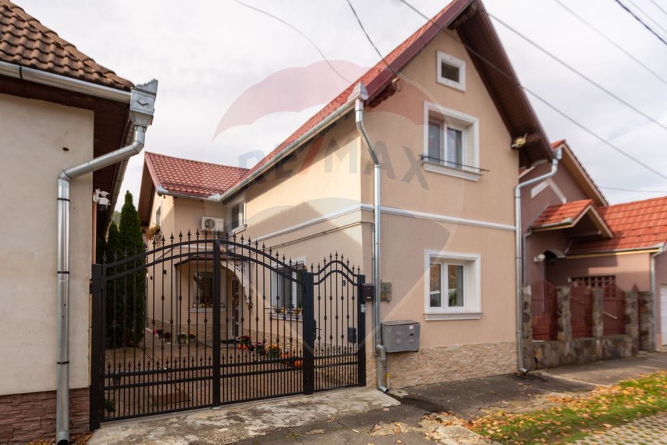 Casă construita in 2016, mobilata si utilată, zona liniștită