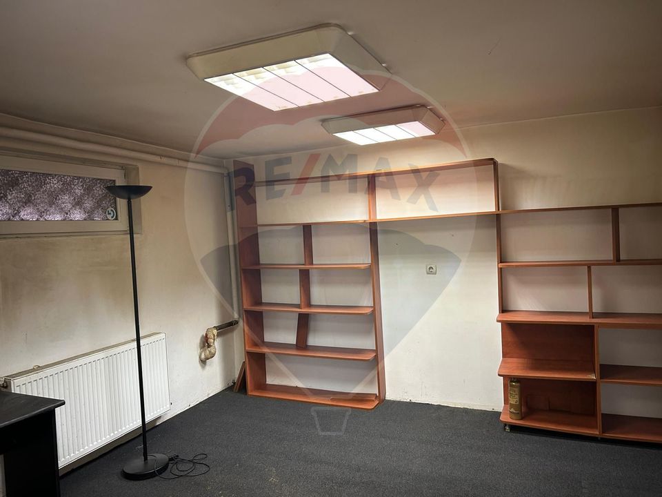 Spațiu la demisol - DE ÎNCHIRIAT