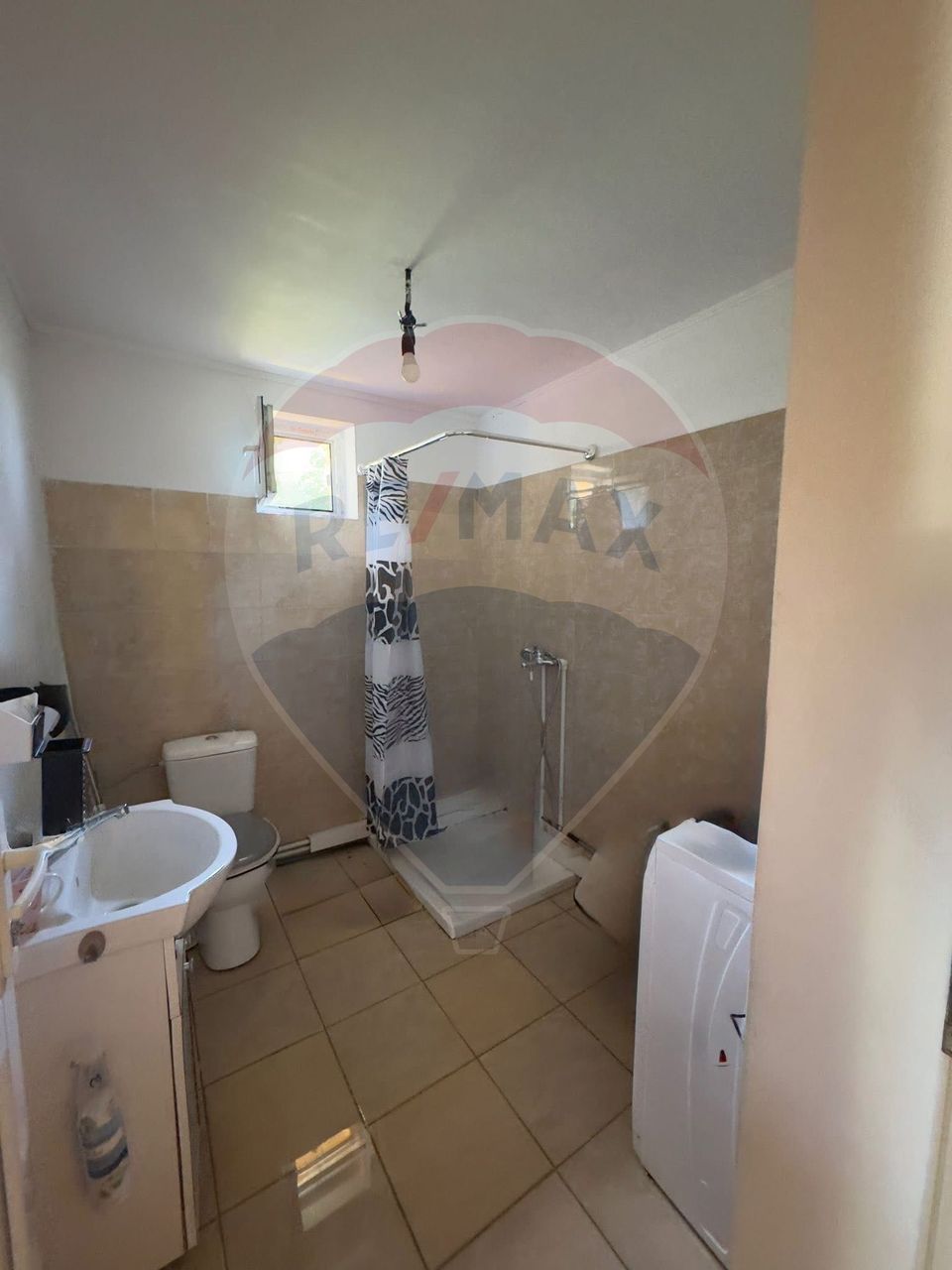 Casă / Vilă cu 5 camere de vânzare în zona Romanesti