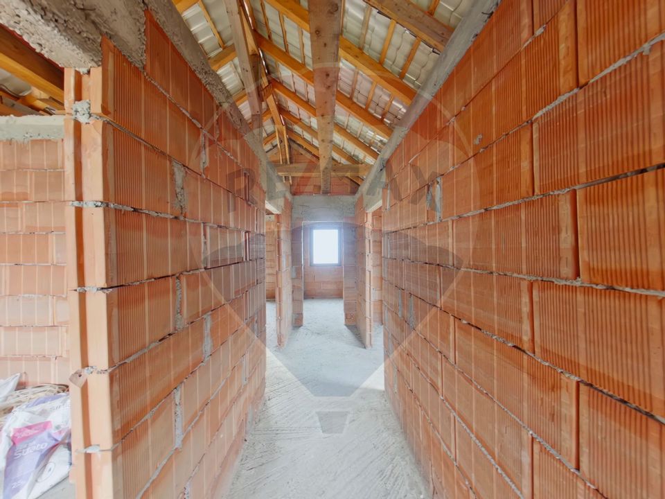 Casă cu 5 camere de vânzare în Piatra, Maramureș