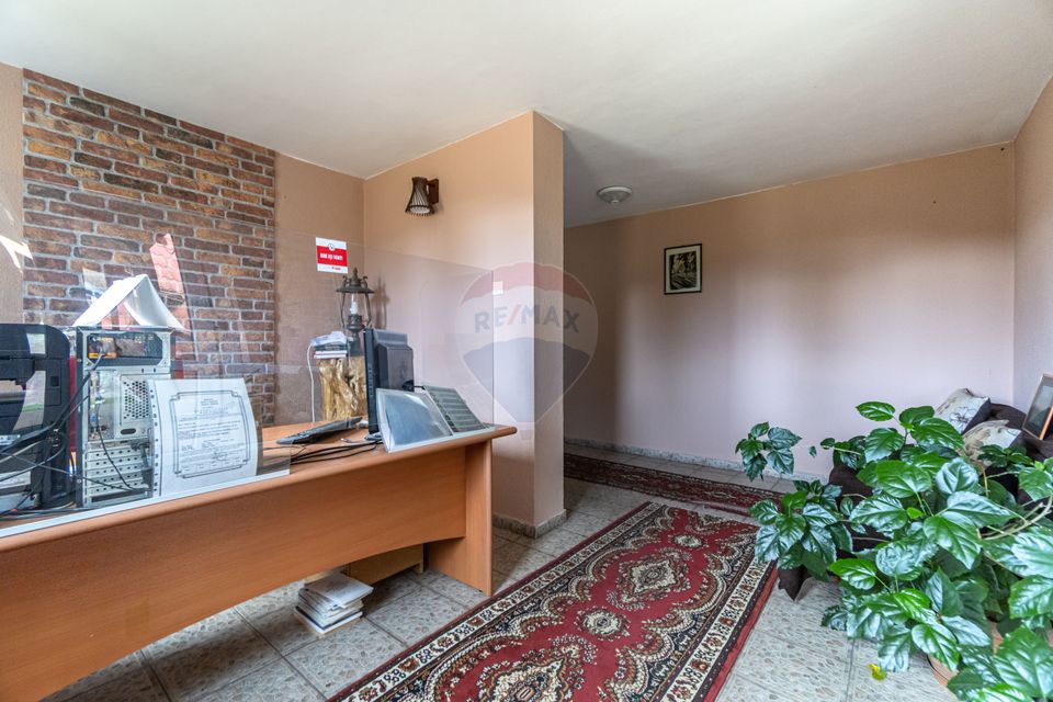 Unitate turistică cu 20 camere de vânzare în Timisu de Jos, DN1