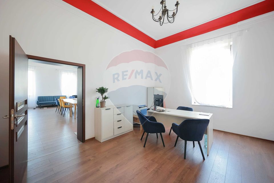 235sq.m Commercial Space for rent, Ultracentral area