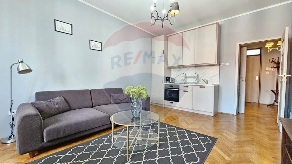 Închiriez apartament PREMIUM cu 3 camere în zonă Ultracentrală