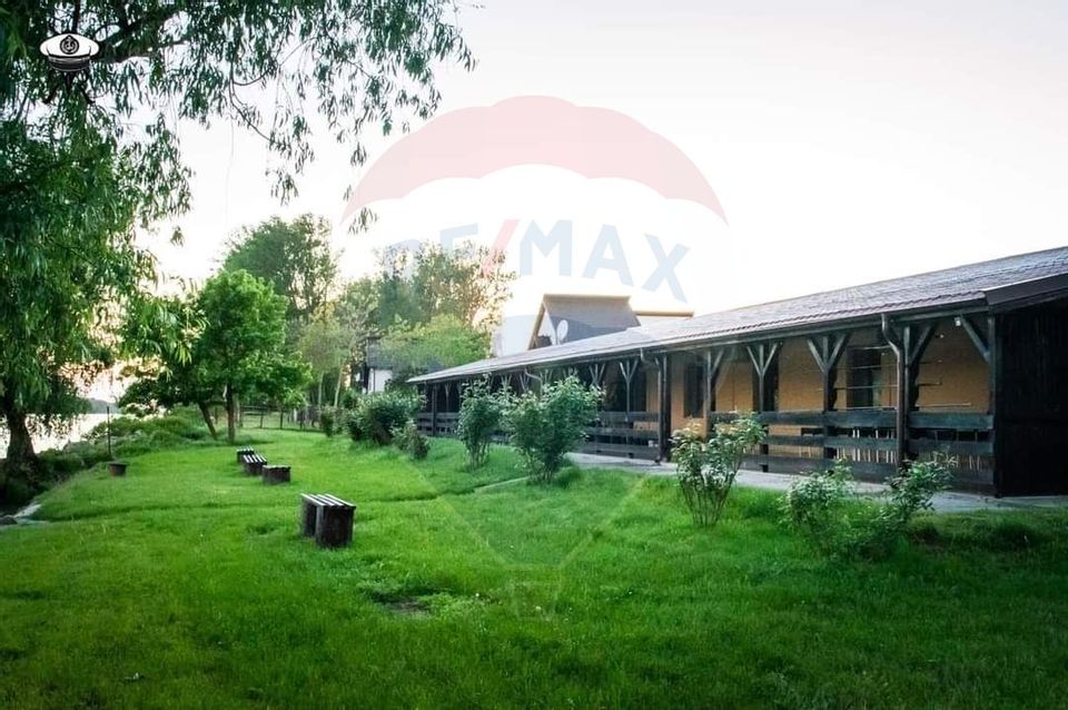 Hotel / Pension with 18 rooms for sale in Danube Delta
