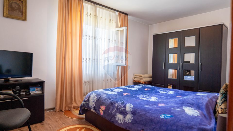 Vanzare vilă Bacu P+1+Pod, livadă, acces rapid A0/A1/Centură