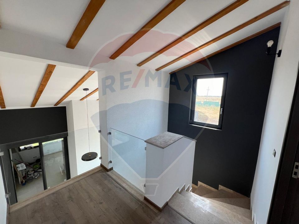 Casă / Vilă cu 5 camere de vânzare în zona Exterior Nord