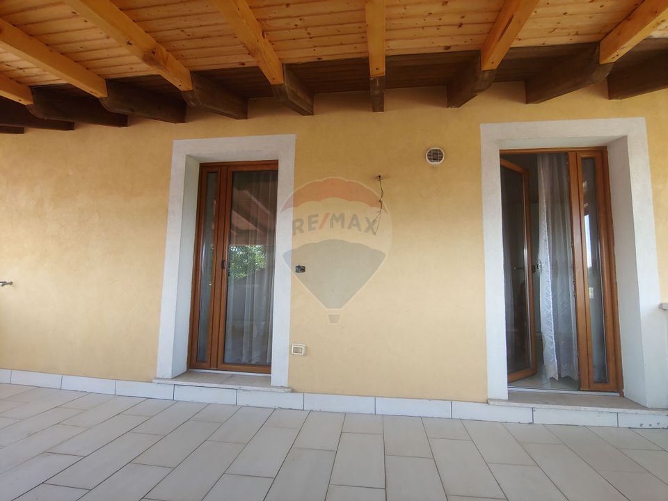 Casă / Vilă de lux cu 5 camere de vânzare în Vadu Moldovei, Suceava