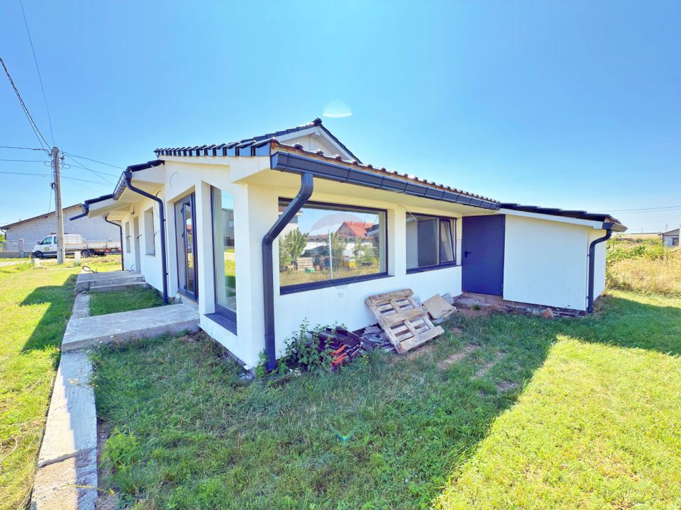 Casă cu 3 camere de vânzare loc. Frumușeni, jud. Arad