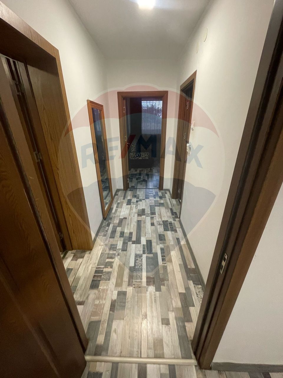 Apartament cu 3 camere de vânzare în zona Rovine