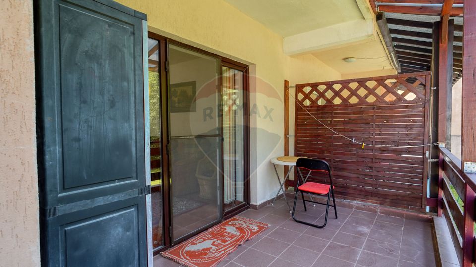 Casă / Vilă cu 8 camere de vânzare în zona Valea Rasnoavei