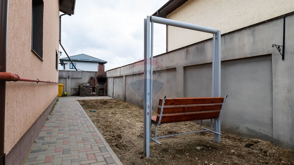 4 room House / Villa for sale, Exterior Est area