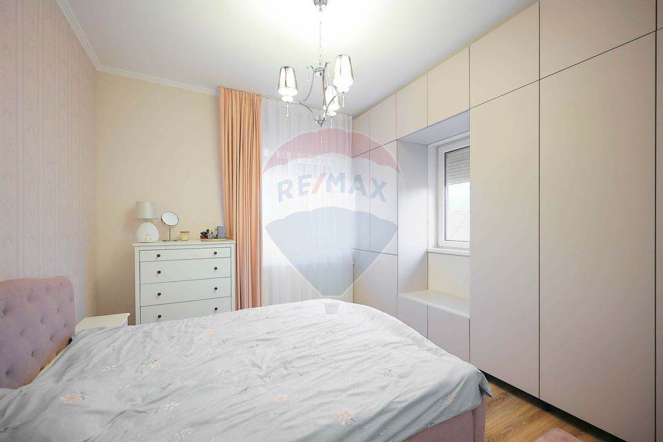 Apartament de Vânzare cu 3 camere și Parcare, Zona Dealuri