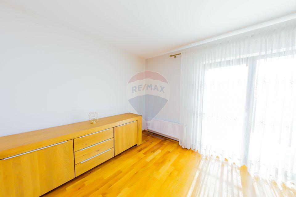 VILA DE VIS CU TEREN GENEROS, DE VANZARE