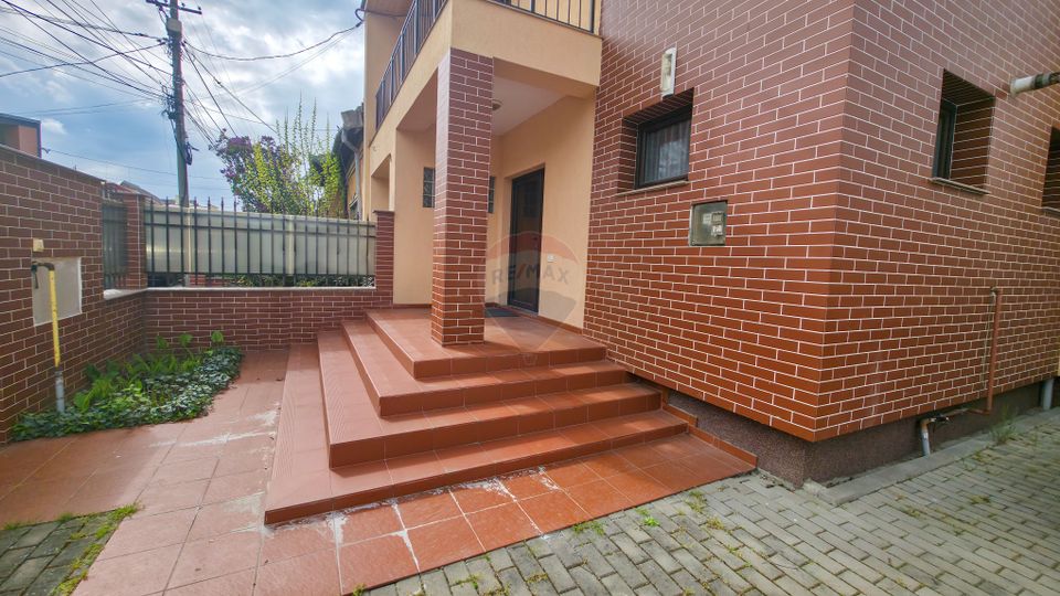 Casa cu 5 camere de inchiriat Gheorgheni, Garaj, Teren 400mp