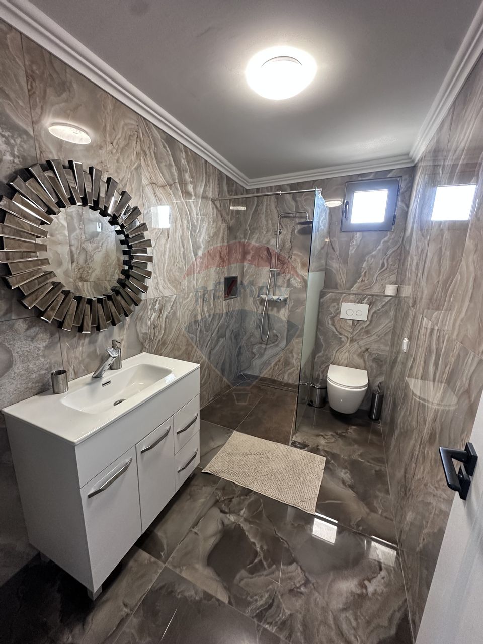 Apartament cu 4 camere de vânzare