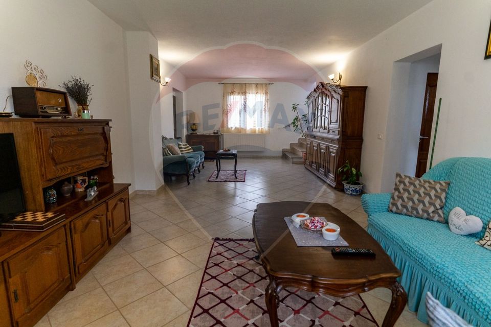 6 room House / Villa for sale