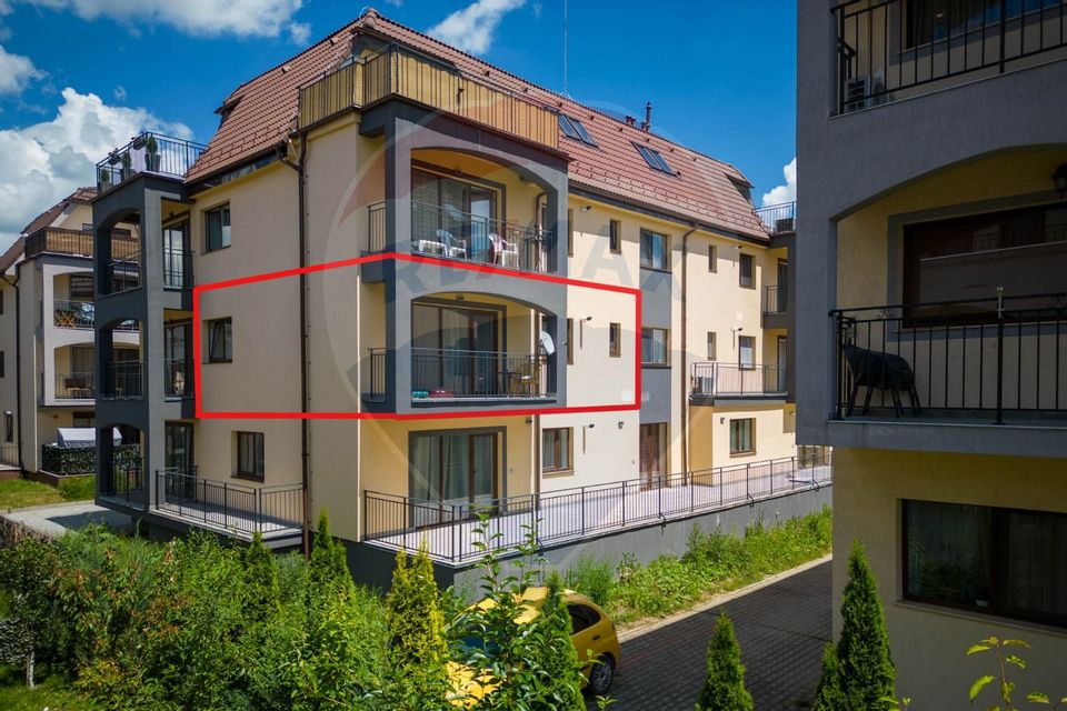 Apartament de vânzare cu două camere și balcon