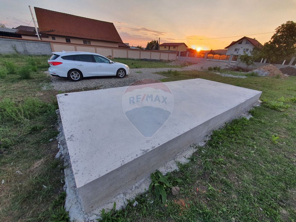 Teren intravilan de vanzare 2,950 mp Podu Oltului / Strada Principala