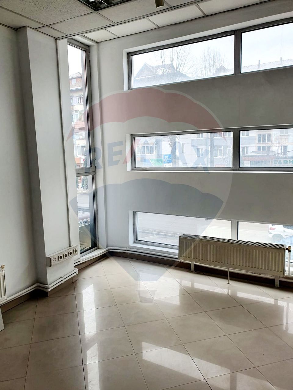 150sq.m Commercial Space for rent, Central area