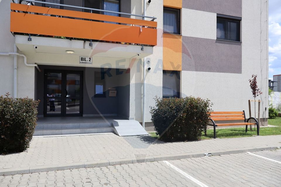 Apartament cu 2 camere de vânzare în zona Tractorul