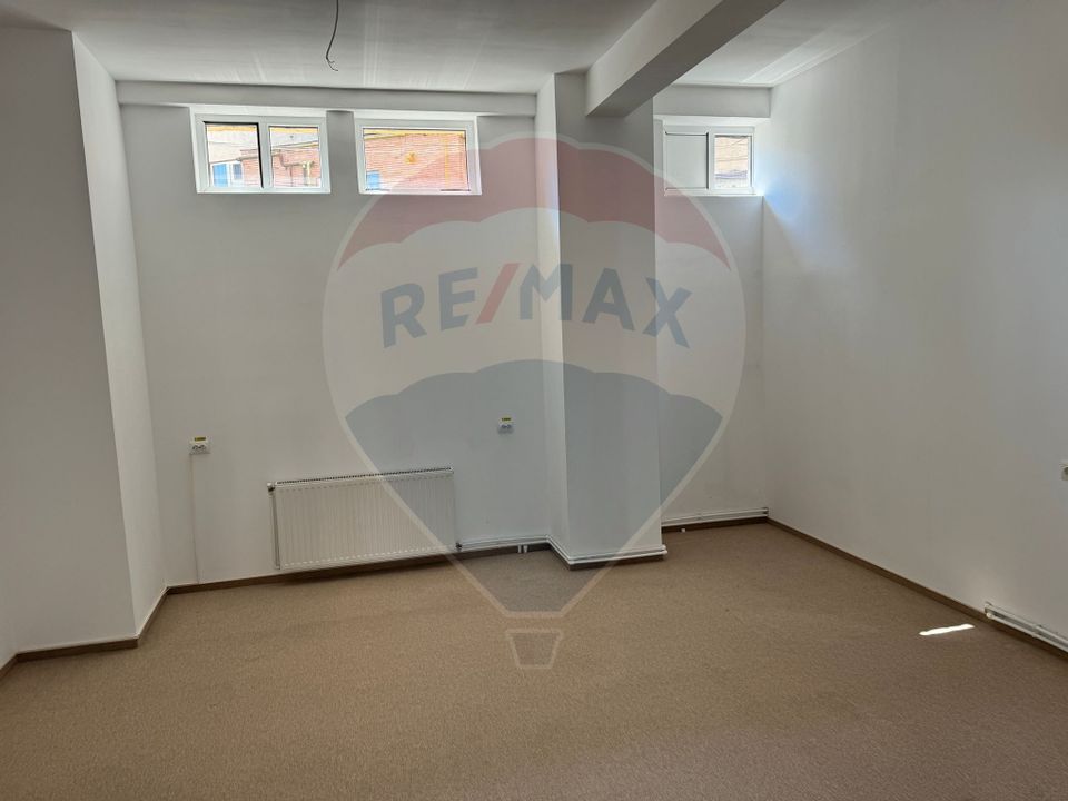 155sq.m Commercial Space for rent, Centrul Civic area