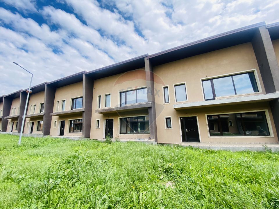 4 room House / Villa for sale