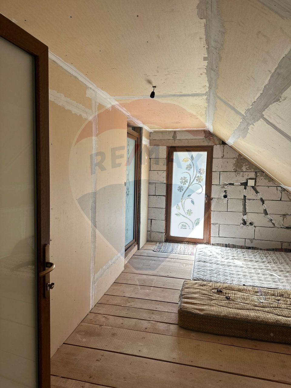 Casă / Vilă la gri in Pangarati Neamt