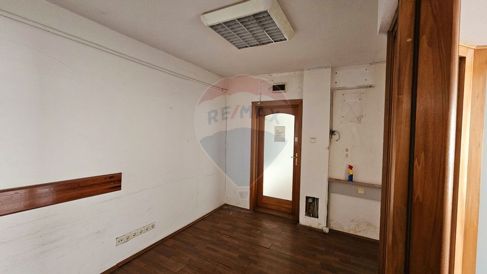 80sq.m Commercial Space for sale, Maratei area