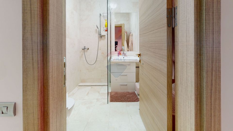 Vila in complex rezidential, multiple locuri joaca & piscina