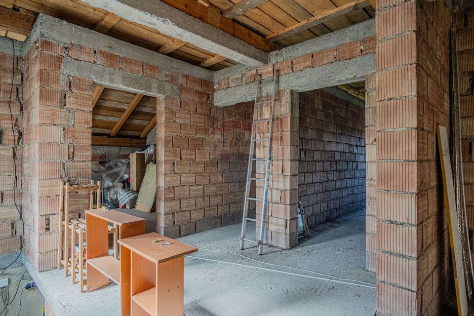 Casa de vanzare 7 camere | CURTE 953 mp | Colonia 1 Mai | COMISION 0 |