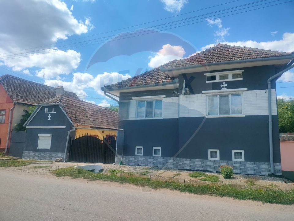 Casă la tara in satul Retis, comuna Bradeni, aproape de Sighisoara