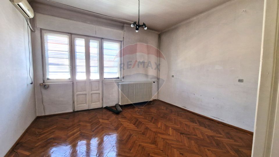 Apartament cu 4 camere de vânzare, Unirii